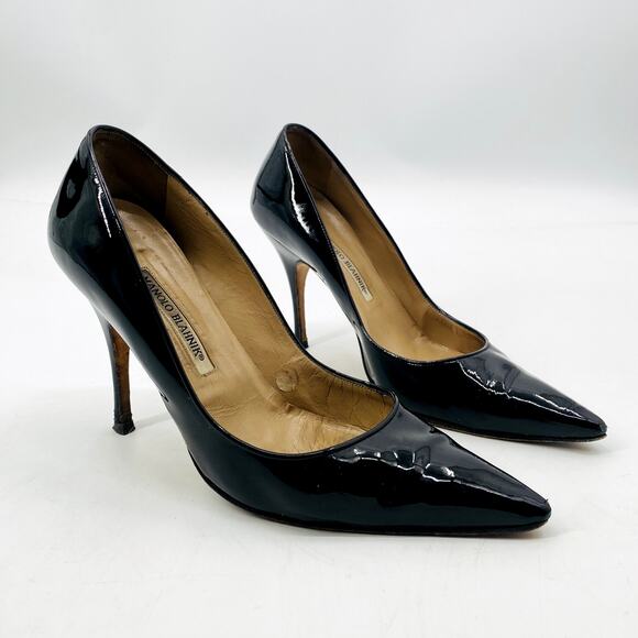 Manolo Blanhik Black Patent Leather Pointed Toe Pumps - Picture 1 of 7